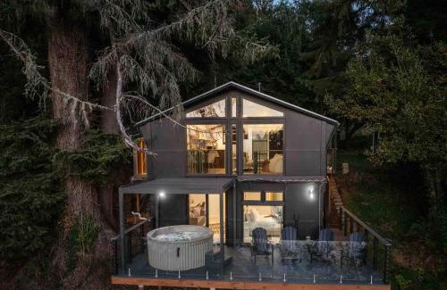 Nehalem House | Ferry Tales on Tomlinson