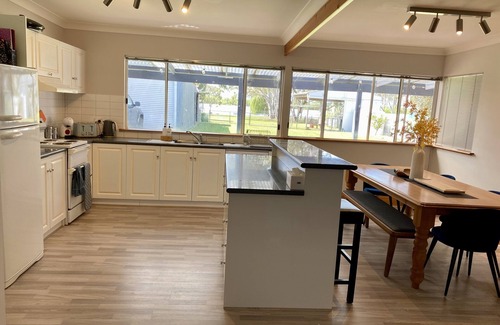 Wellington House | Ferryman’s Cottage - family river house