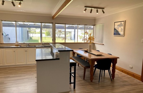 Wellington House | Ferryman’s Cottage - family river house