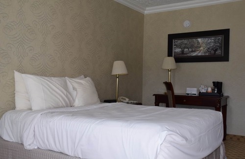 Stratford Hotel | Festival Courtyard Inn