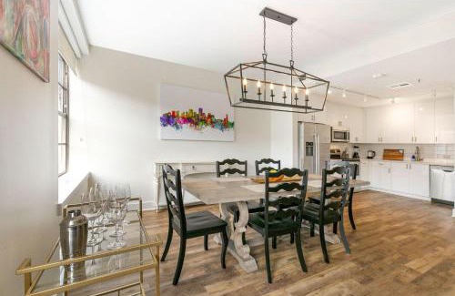 Central Business District Apartment | Festive 4BR Condo in the Heart of NOLA