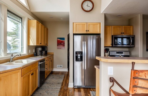 Saddle Ridge House | Festive Availability! Saddle Ridge Townhome with Ski-in/Ski out access! Hot tub!