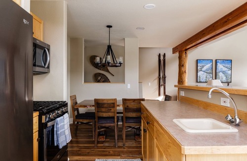 Saddle Ridge House | Festive Availability! Saddle Ridge Townhome with Ski-in/Ski out access! Hot tub!