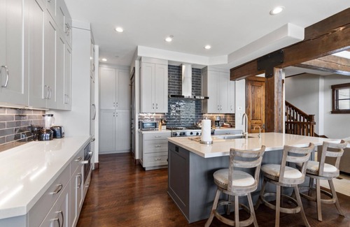 North Park City Cottage | Festive Dates Available! Alluring Cottage, Silver Star #33, with updated kitchen and Hot Tub