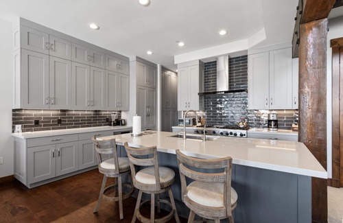 North Park City Cottage | Festive Dates Available! Alluring Cottage, Silver Star #33, with updated kitchen and Hot Tub