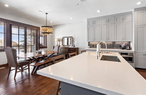 North Park City Cottage | Festive Dates Available! Alluring Cottage, Silver Star #33, with updated kitchen and Hot Tub