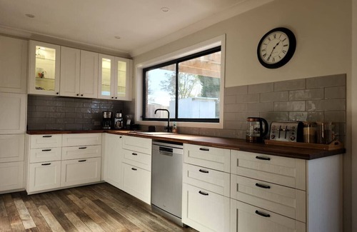 Clarence House | Fettlers Lodge - zigzag railway, peaceful, acreage