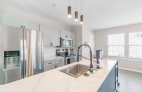 Pineville Cottage | Few Mins to Ballantyne-Pet Friendly-1 Level Home