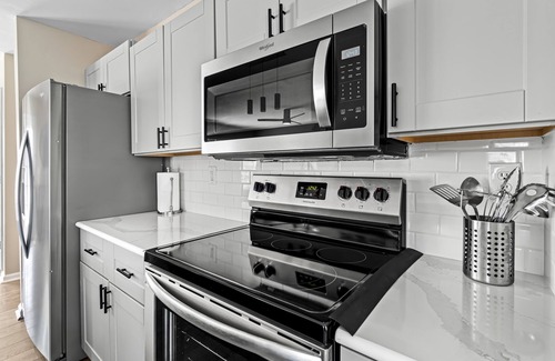 Pineville Cottage | Few Mins to Ballantyne-Pet Friendly-1 Level Home