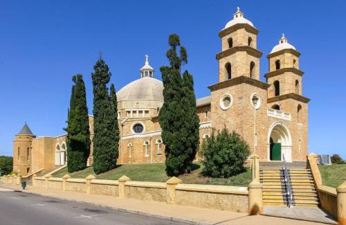 Geraldton House | Few Steps Into Town - Corner House