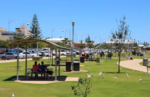 Geraldton House | Few Steps Into Town - Corner House