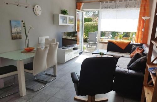 Dahme Apartment | Fewo 7 mit Süd- Terrasse 3 Zimmer Tram-polin Tischtennis Schaukel