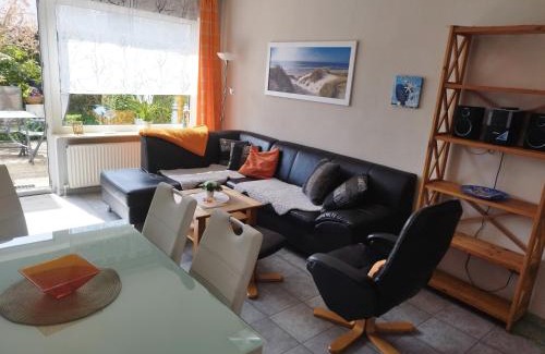 Dahme Apartment | Fewo 7 mit Süd- Terrasse 3 Zimmer Tram-polin Tischtennis Schaukel