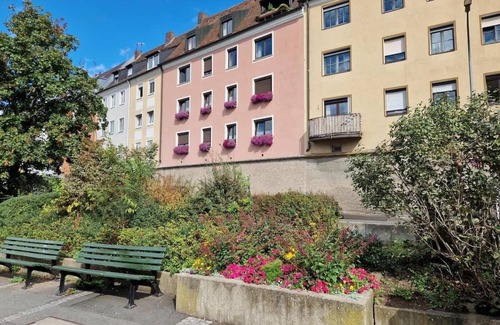 Wurzburg City Centre Apartment | FeWo Alte Mainbrücke #2 - living by the river