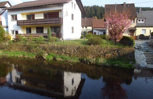 Steinwiesen Apartment | FeWo an der Rodach - sonnige Erdgeschosswohnung mit Garten