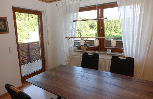 Grein Apartment | Fewo Anna - ruhig gelegen, mitten in der Natur, unmittelbar am Neckarsteig