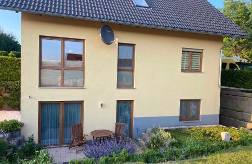 Bahretal Apartment | Fewo Hellerswiesen Arbeiterunterkunft