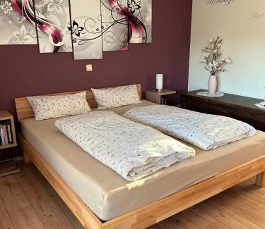 Huefingen Apartment | FeWo Ketterer Hausen vor Wald