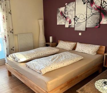 Huefingen Apartment | FeWo Ketterer Hausen vor Wald