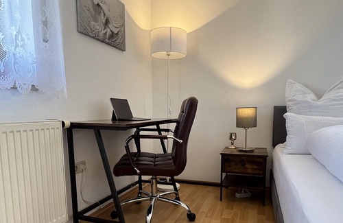 Burghausen Apartment | Fewo-lavees Moderne Zentrale Fewo Nahe OMV Wacker Burg Kliniken