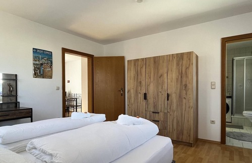 Burghausen Apartment | Fewo-lavees Moderne Zentrale Fewo Nahe OMV Wacker Burg Kliniken