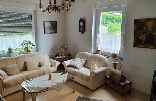 Solingen Apartment | FeWo MaJo - Rustikal & entspannt Perfekt für Arbeit oder Auszeit