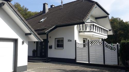 Mahren Apartment | FeWo Meyer mit privatem Pool & Gartensauna