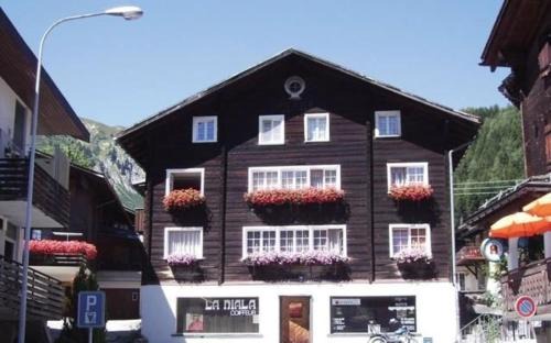 Sedrun Apartment | Fewo Mit Blick Auf Die Berge