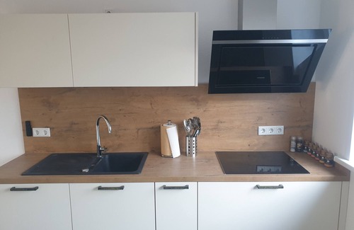 Buende Apartment | Fewo mit Zentralem Blick Über den Hofplatz, Sowie zur Else. Erstbezug in 2024