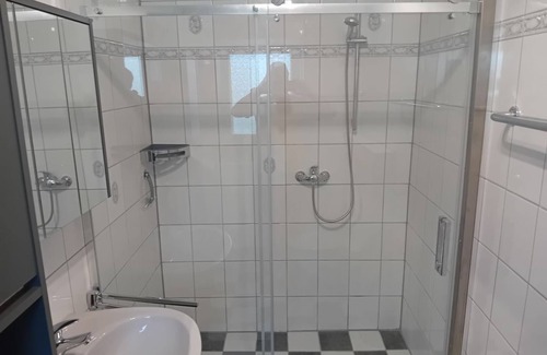 Leiningen Apartment | Fewo Mohr - apartment/apartment, shower and bath, WC, 1 bedroom