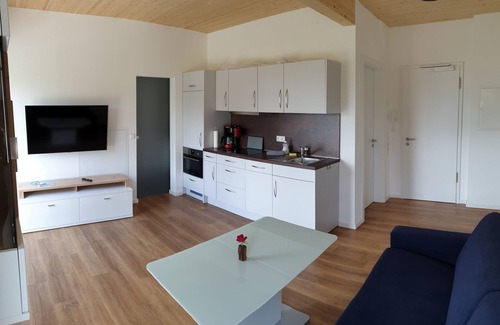 Unteruhldingen Apartment | Fewo "neubau" 3.og, Barrierefrei, 36qm, 1 Schlafzimmer, 1 Wohn-/schlafbereich Max. 3 Personen