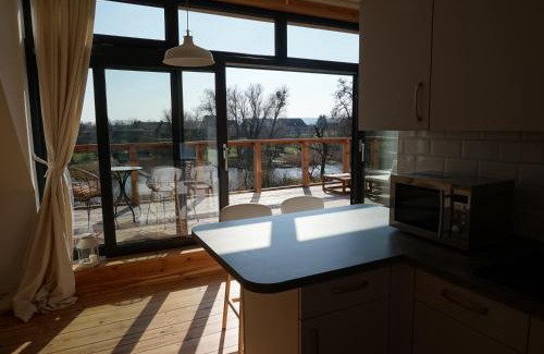 Bad Freienwalde Apartment | FeWo OG am Fluss mit Balkon - ein himmlischer Ausblick
