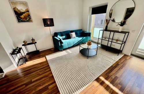 Zweckel Apartment | FeWo Palmtrees 2 - Große und moderne 2 Zimmerwohnung mit französischem Balkon in Gladbeck-Mitte nähe Movie Park und Veltins Arena