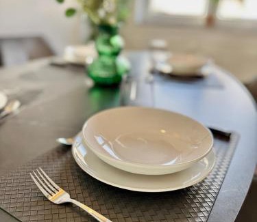 Zweckel Apartment | FeWo Palmtrees 2 - Große und moderne 2 Zimmerwohnung mit französischem Balkon in Gladbeck-Mitte nähe Movie Park und Veltins Arena