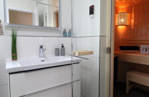 Dorumer Neufeld Apartment | FeWo Seebrise mit Sauna und Balkon