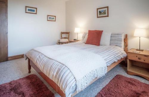 Crynant House | Fferm-Llong Cottage Ship Farm - 2 Bedroom -Rhossili