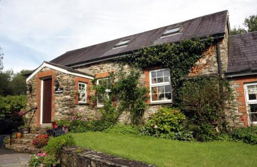 Llanpumsaint House | Fferm Y Felin