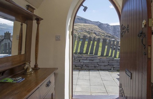 Gallt Y Foel Cottage | FFYNNON WEN, pet friendly, with a garden in Dinorwig