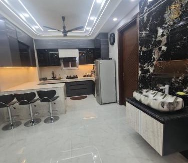 Dariyaganj Apartment | FIAA Hospitality 3BHK 2 FLATS
