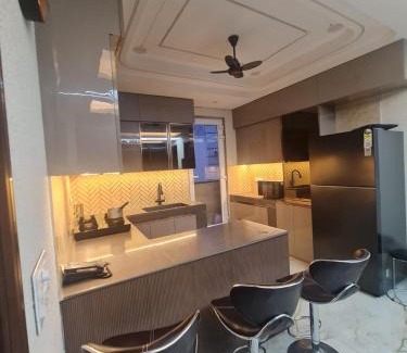 Dariyaganj Apartment | FIAA Hospitality 3BHK 2 FLATS