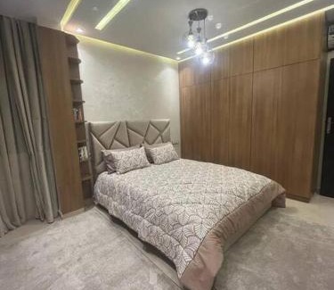 Swiss City Apartment | fibre optique, propre, calme, équipé, caméras de surveillance, climatisations réversibles pour chauffer, télévisions, parking, parc, agadir, 7 personnes, accès à pieds aux magasins, cafés et restaurants