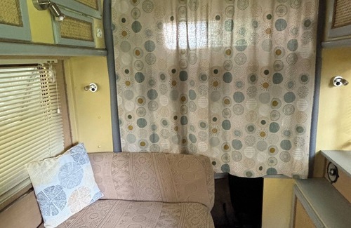 Romenay House | Ficelle, Nuitée en Camping-car Vintage