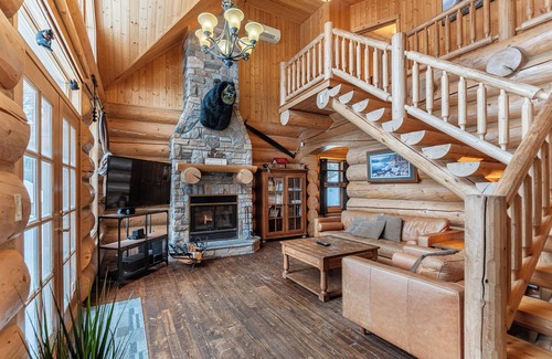 Fiddler Lake Resort House | Fiddler Lake Resort Chalet: Private Jacuzzi & Sauna