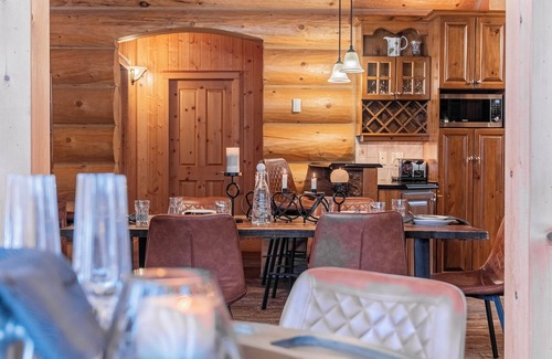 Fiddler Lake Resort House | Fiddler Lake Resort Chalet: Private Jacuzzi & Sauna