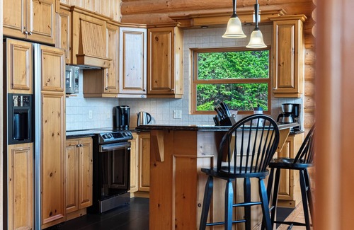 Fiddler Lake Resort House | Fiddler Lake Resort: Private Pool & Jacuzzi