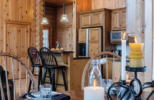 Fiddler Lake Resort House | Fiddler Lake Resort: Private Pool & Jacuzzi