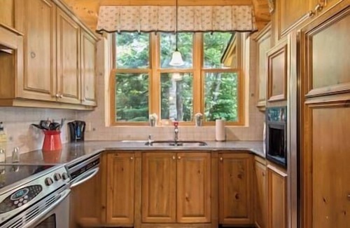 Fiddler Lake Resort House | Fiddler Lake Resort Chalet Bear 25