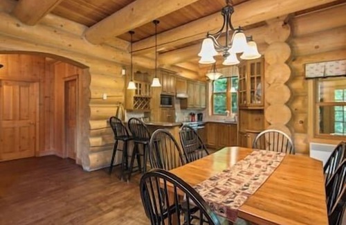 Fiddler Lake Resort House | Fiddler Lake Resort Chalet Bear 25