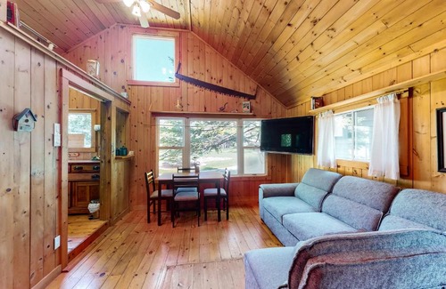 Wasaga Beach House | Fiddlers Green Cottage Two