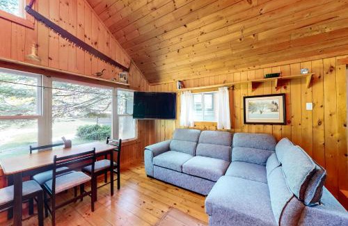 Wasaga Beach House | Fiddlers Green Cottage Two